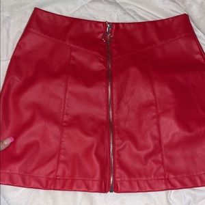 ⚡️red leather skirt ⚡️